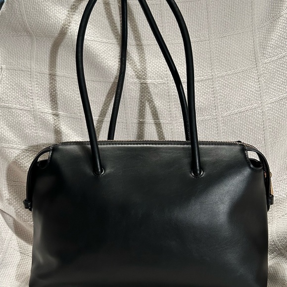 A New Day Black Shoulder Bag with Structured Design - Picture 2 of 12